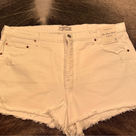 Abercrombie and Fitch high rise mom shorts white size 35/20. NWT - Picture 2 of 4
